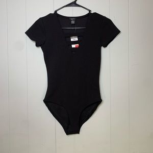 Short sleeve body suit